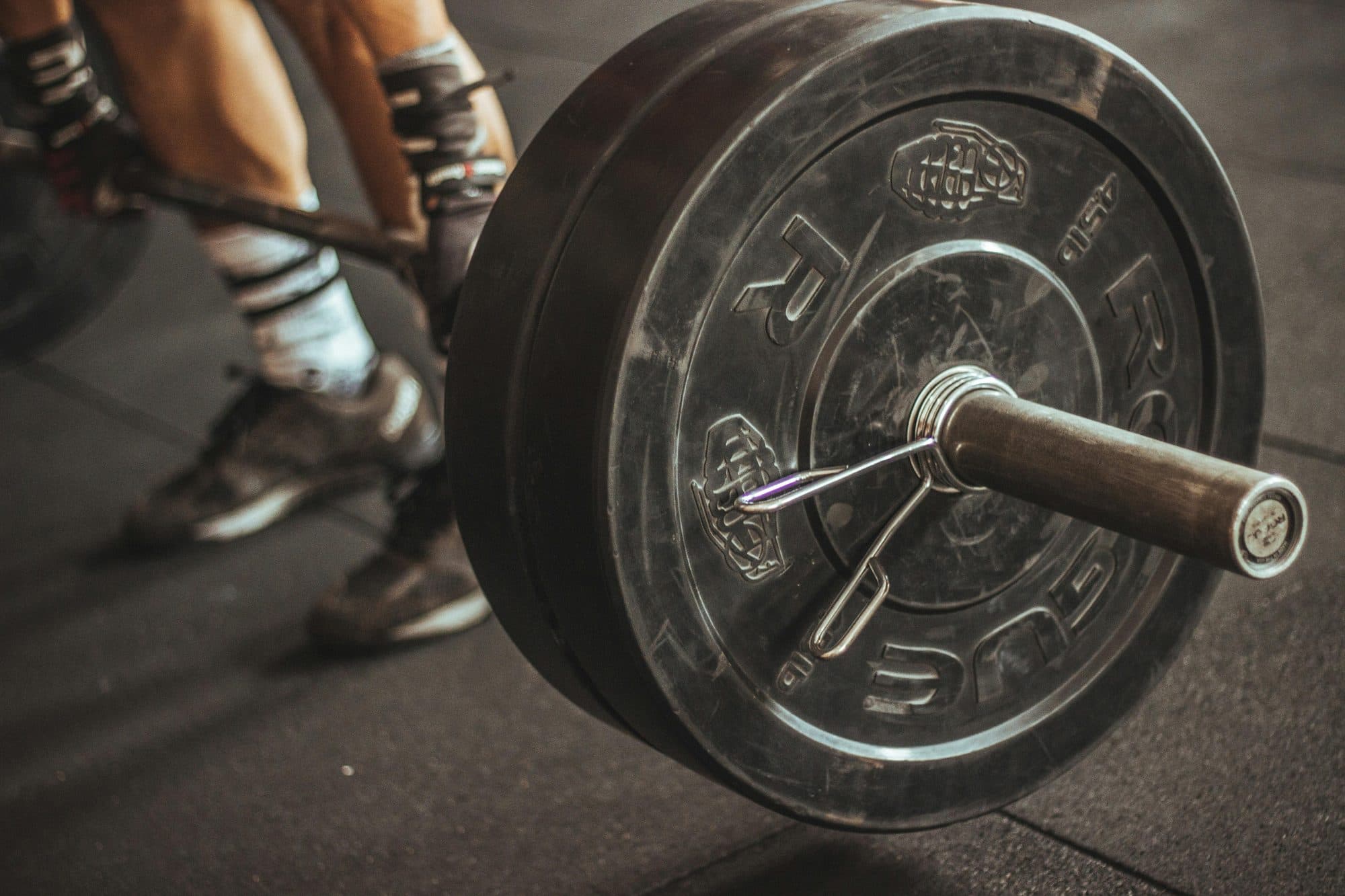 How Much Does A Standard Barbell Weigh? article image